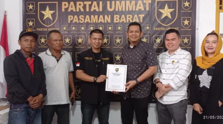 Putera Mantan Bupati Baharuddin Raba an Decky H Sahputra Mengambil Berkas Pencalonan Bupati ke DPD Partai UMMAT