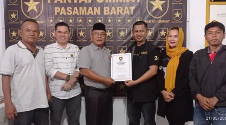 Yulianto Mengambil Berkas Pendaftaran Calon Bupati Ke DPD Partai UMMAT Pasaman Barat