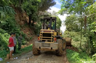 Alat Berat Siap Tempur, Jalan di Bomas dan Koto Baru Sudah Bisa Dilalui