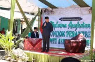 Bupati Pessel Hadiri Acara Wisuda Santri Ponpes MTI Ashabul Kahfi