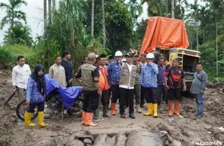 Dikunjungi Wabup, Pengungsi Sungai Manau Korban Galodo Terharu