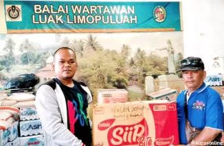 Wakil ketua DPRD kota Payakumbuh Wulan Denura melalui adik kandungnya Bayu Denura serahkan bantuan bencana alam Sumbar ke Balai Wartawan, saat insan pers Luak Limopuluah tengah sibuk mempacking bantuan untuk korban bencana alam Sumatera Barat