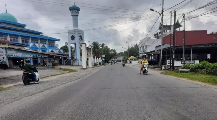 Jalan Sentot Alibasa Pariaman dengan marka yang sudah tak jelas.lagi.(Trisnaldi).