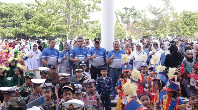 Dasril usai Pj Wako Payakumbuh Suprayitno melepas secara resmi kegiatan pawai pekan olahraga dan seni, di halaman Balaikota Payakumbuh, Sabtu 8 Juni 2024.