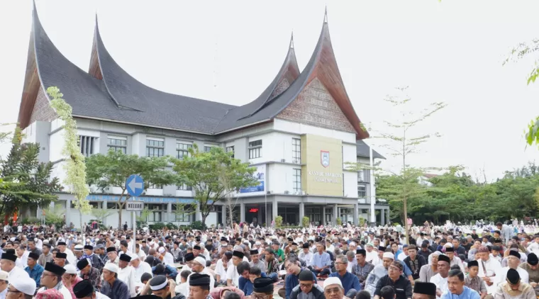 Kakan Kemenag Payakumbuh Joben sebutkan Setiap Perjuangan Butuh Pengorbanan, Idul Adha  Pengorbanan yang Paling Mulia, ujarnya Senen 17 Juni 2024.