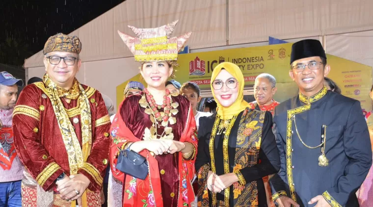 Padang Membawa Pesona Budaya ke Karnaval Nusantara APEKSI Balikpapan
