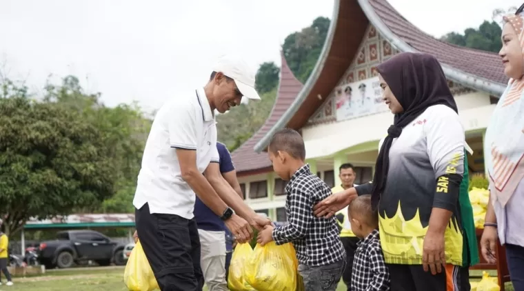 Pemerintah Salurkan Bantuan BAZNas Solsel Dalam Gelaran CFD di Sangir Batang Hari