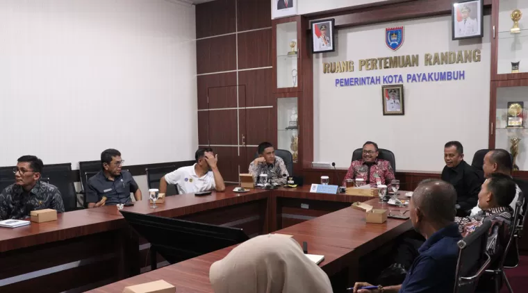 Pemko Payakumbuh Hadiri Rakornas Pengendalian Inflansi Secara Daring, bertempat di aula Randang, Lt. 2 Balaikota Payakumbuh, Jumat 14 Juni 2024.