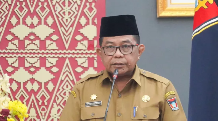 Pj. Sekda Sampaikan Visi Misi Pembangunan Kota Padang 20 Tahun Mendatang Saat Hadiri Rapat Paripurna DPRD