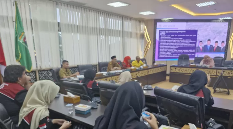 Sekretaris DPRD Sumbar Berbagi Pengalaman di Kuliah Lapangan Fakultas Hukum Universitas Bung Hatta