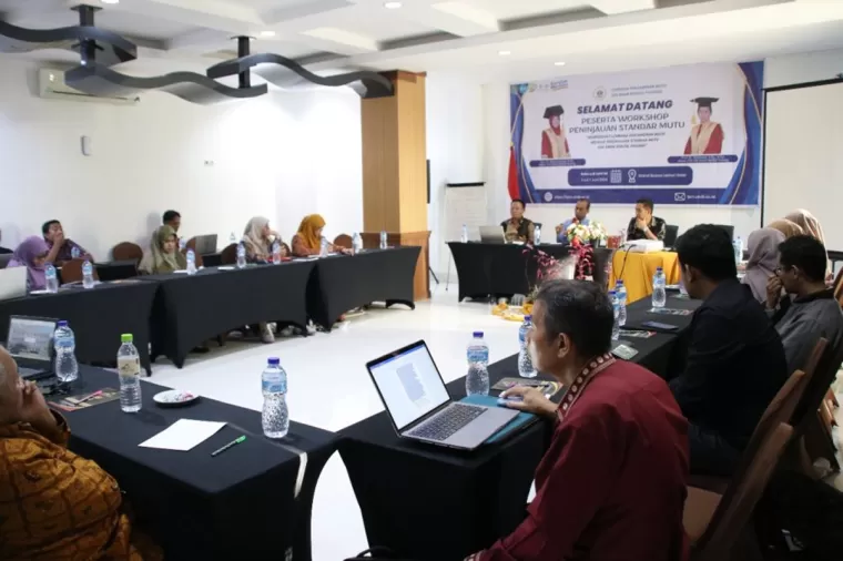 UIN Imam Bonjol Gelar Workshop Peninjauan Standar Mutu di Hotel Grand Buana Lestari