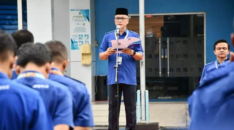 Upacara Bendera di Perumda Air Minum Kota Padang Dipimpin Langsung oleh Direktur Umum