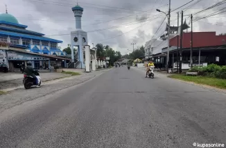 Jalan Sentot Alibasa Pariaman dengan marka yang sudah tak jelas.lagi.(Trisnaldi).