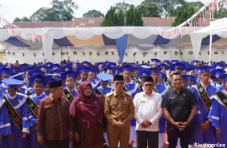 Acara wisuda Tahfidz Al Quran semarak di Limapuluh Kota dan perpisahan siswa/i MTsN 2 Limapuluh Kota di Limbanang, Suliki, Senin 3 Juni 2024.