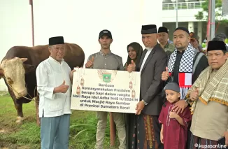 Gubernur Mahyeldi Serahkan Sapi Qurban Presiden RI serta 78 Ekor Sapi Qurban ASN dan BUMD