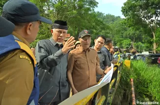 Gubernur Mahyeldi Tinjau Dampak Banjir dan Salurkan Bantuan, Rencana Normalisasi Sungai di Ngarai Sianok