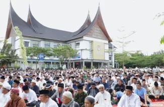 Kakan Kemenag Payakumbuh Joben sebutkan Setiap Perjuangan Butuh Pengorbanan, Idul Adha  Pengorbanan yang Paling Mulia, ujarnya Senen 17 Juni 2024.