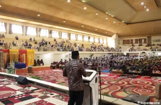 Pj Walikota Payakumbuh saat menghadiri wisuda Akbar Mutiara Hati Islamic School Payakumbuh angkatan XI di aula Politeknik Pertanian Payakumbuh, Sabtu 15 Juni 2024.
