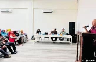 Sekda Pessel Mawardi Roska Memberikan Arahan Saat Desiminasi Audit Stunting Tahun 2024