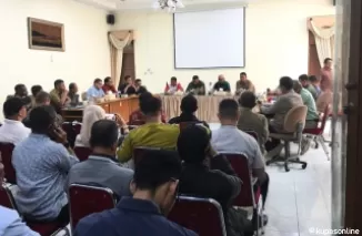 Sekretaris Daerah Kabupaten Agam, Drs H Edi Busti MSi pimpin rapat evaluasi tanggap darurat