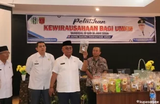 Sekretaris Daerah Kabupaten Agam, Drs H Edi Busti MSi membuka Pelatihan Kewirausahaan bagi UMKM
