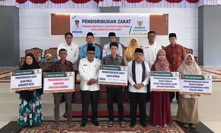 Bupati Agam yang diwakili Asisten Pemerintahan dan Kesra Rahman S.IP, hadiri acara pendistribusian zakat