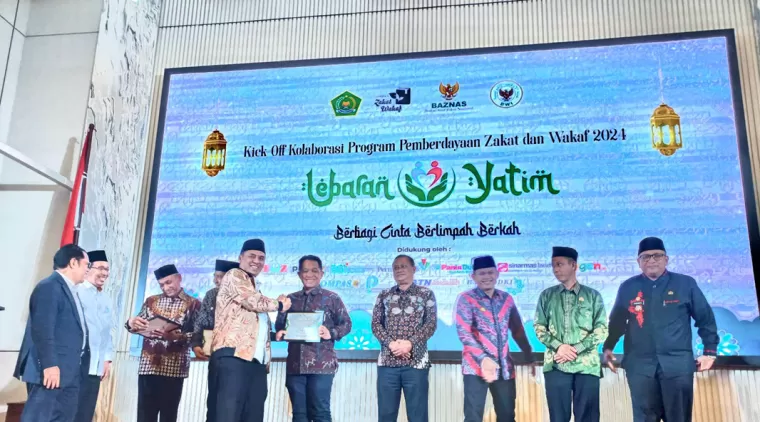 Gubernur Mahyeldi Diganjar Penghargaan atas Dukungan Program Kota Waqaf