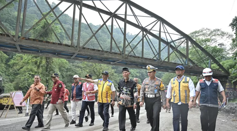 Gubernur Mahyeldi Pantau Uji Coba Pembukaan Jalan Lembah Anai Bertahap Mulai 21 Juli