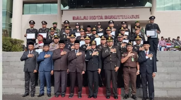 Foto bersama peserta upcara HUT Bhayangkara