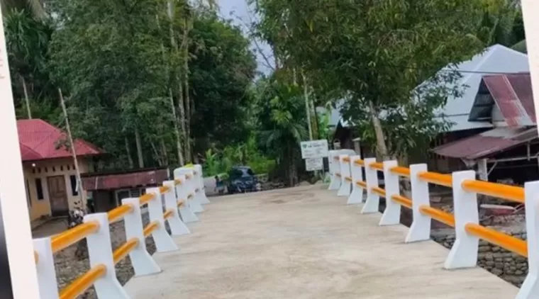 Jembatan Menuju SMA 1 Bayang di Pessel Rampung Dikerjakan