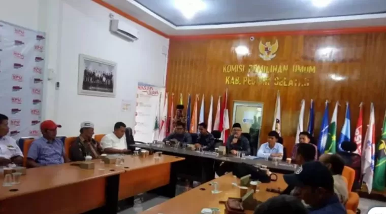 KPU Pesisir Selatan Melakukan Sosialisasi Tahapan Pemilihan Serentak 2024 Bersama Awak Media Dan Diskominfo