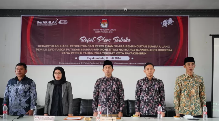 Bertempat di Ballroom hotel Kolivera III Payakumbuh, Rabu 17 Juli 2024. KPU kota Payakumbuh menggelar rapat pleno terbuka Rekapitulasi Hasil Penghitungan Suara PSU DPD Provinsi Sumatera Barat.