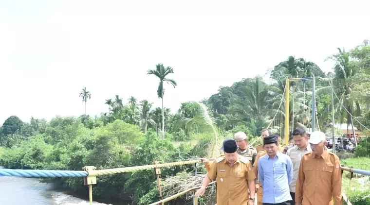 Pembangunan Jembatan Simaruok Garagahan Dimulai, Bupati Agam Letakkan Batu Pertama