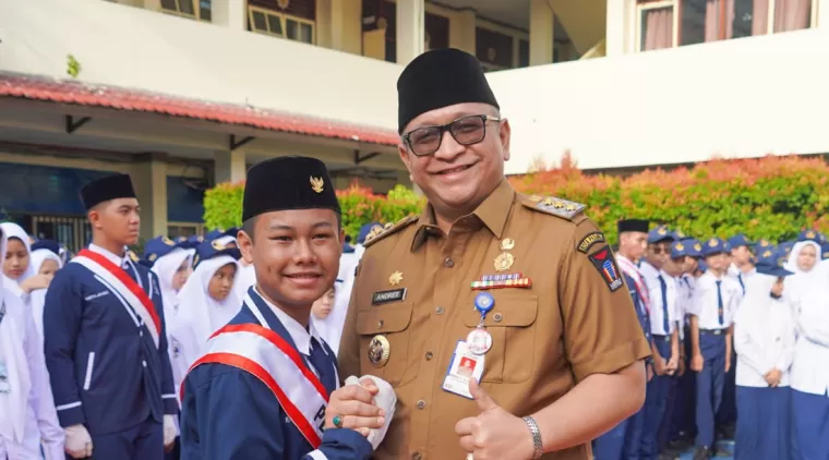 Pembukaan MPLS SMPN 1 Padang, Pj. Wako Ajak Siswa Menjadi Bung Hatta Baru