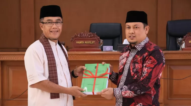 Pemko Payakumbuh Sampaikan Nota Penjelasan Walikota tentang Rancangan KUA-PPAS APBD 2025 di Rapat Paripurna, Jumat 12 Juli 2024.