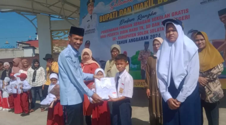 Peserta Didik Baru Dapatkan Bantuan Seragam Sekolah Gratis Dari Pemkab Solsel