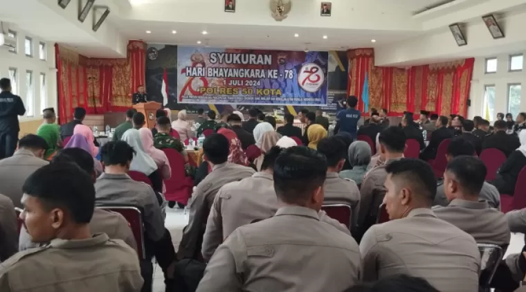 Bupati Limapuluh Kota Safaruddin Dt. Bandaro Rajo ketika menghadiri upacara serta syukuran peringatan Hari Ulang Tahun (HUT) Bhayangkara ke-78 tahun 2024, Senin 1 Juli 2024.