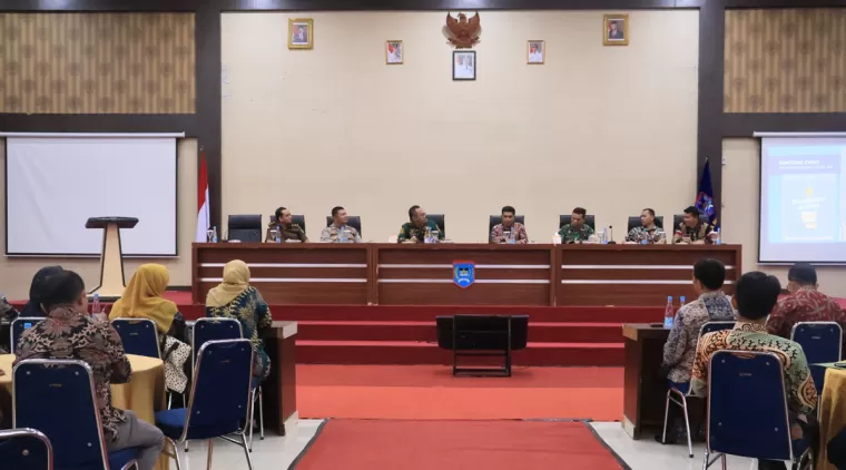 Rapat kerja persiapan PFB. Pj Walikota Payakumbuh Suprayitno di aula pertemuan Ngalau Indah lantai III kantor Walikota Payakumbuh, Kamis 4 Juli 2024 sore