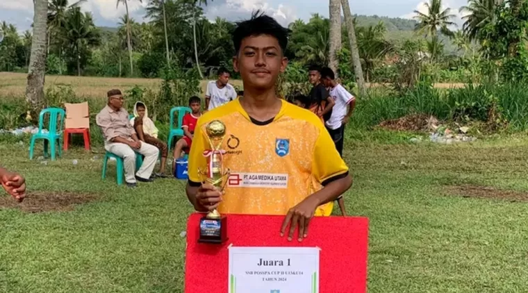 Elang Zanura--Siswa kelas 9 SMPN 1 Kecamatan Situjuah Limo Nagari Kabupaten Limapuluh Kota Sumatera Barat.