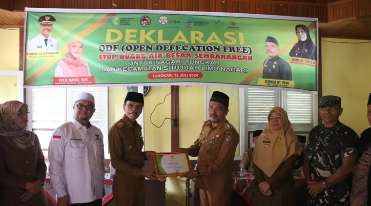 Bupati Limapuluh Kota Safaruddin Dt. Bandaro Rajo buka secara resmi Deklarasi Open Defecation Free (ODF) di kantor Balai Adat Nagari Situjuah Tungkar, Senen 15 Juli 2024.