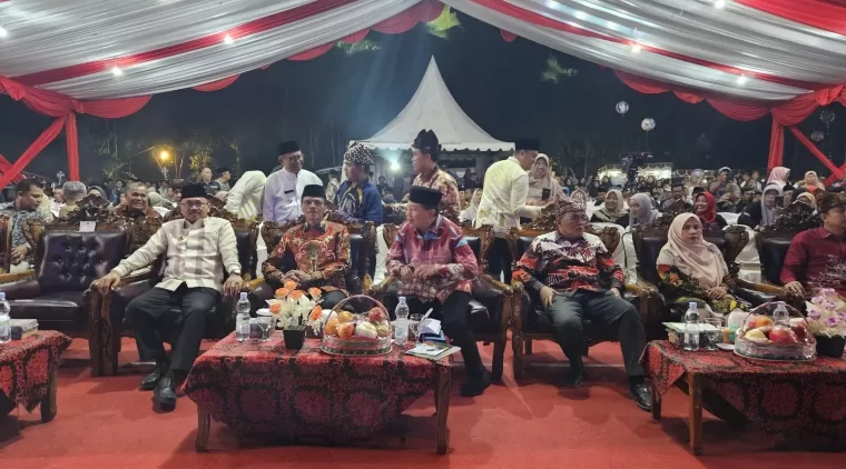 Ketua DPRD Sumatera Barat, Supardi membuka secara resmi Festival Maek 2024, di lapangan sepakbola jorong Koto Godang, nagari Maek, kecamatan Bukik Barisan, kabupaten Limapuluh Kota, Rabu 17 Juli 2024 malam.