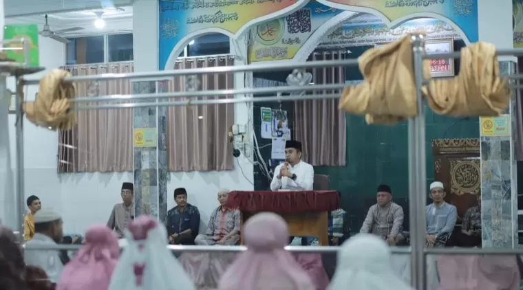 Wawako Ramadhani Kirana Putra saat menghadiri acara Tabligh Akbar di Masjid Nurul Falah, Kelurahan Tanjung Paku.