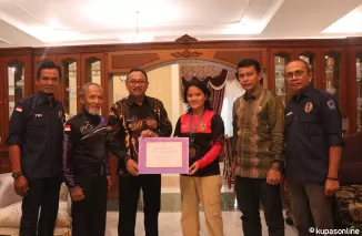 Pj Wako Payakumbuh Suprayitno saat menjamu ketiga atlet paralayang beserta pelatih, pengurus Paralayang, dan Koni Payakumbuh di rumah dinas Walikota, Kamis 18 Juni 2024.