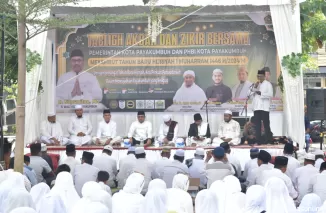 Tabligh akbar dan dzikir bersama dalam rangka menyambut Tahun Baru Hijriah 1 Muharram 1446 H di halaman Balaikota Payakumbuh, Sabtu 6 Juli 2024 sore.