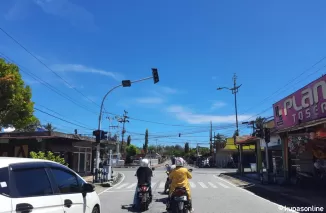 Traffic Light di Simpang Amadin Kota Pariaman, salah satu yang terlama di Kota Pariaman.(Trisnaldi).