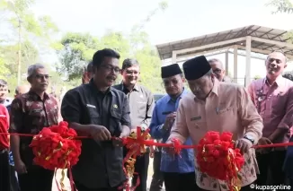 Bupati Agam, Dr H Andri Warman MM resmikan  program Buang Sampah-Beli Sampah
