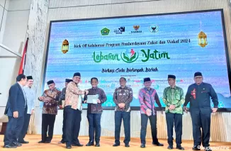 Gubernur Mahyeldi Diganjar Penghargaan atas Dukungan Program Kota Waqaf