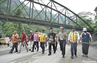 Gubernur Mahyeldi Pantau Uji Coba Pembukaan Jalan Lembah Anai Bertahap Mulai 21 Juli