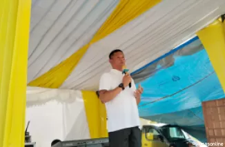 Sekretaris Daerah kabupaten Limapuluh Kota Herman Azmar ketika membuka gerak jalan santai yang berpusat di Ruang Terbuka Hijau (RTH) Mahkota Berlian, Rabu 24 Juli 2024.