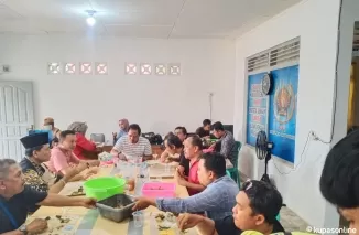 Makan Siang di Kantor PWI Payakumbuh Diwarnai Irfendi Arbi, Rabu 31 Juli 2024.